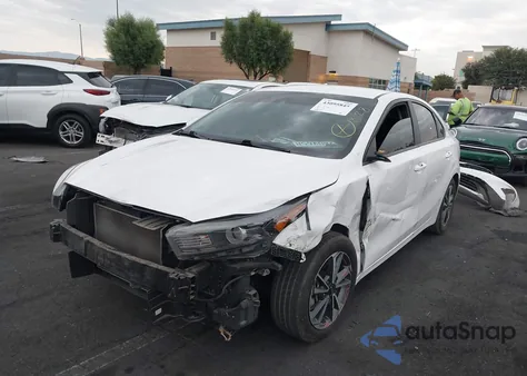 2022 Kia Forte Lxs z USA, uszkodzony, nr VIN 3KPF24AD2NE468629